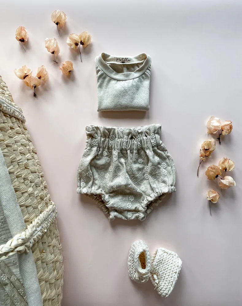 Baby bloomers / embroidered linen flowers